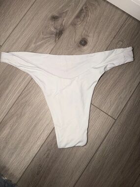 White High-Cut Bikini Bottoms — V-Waist Swimwear